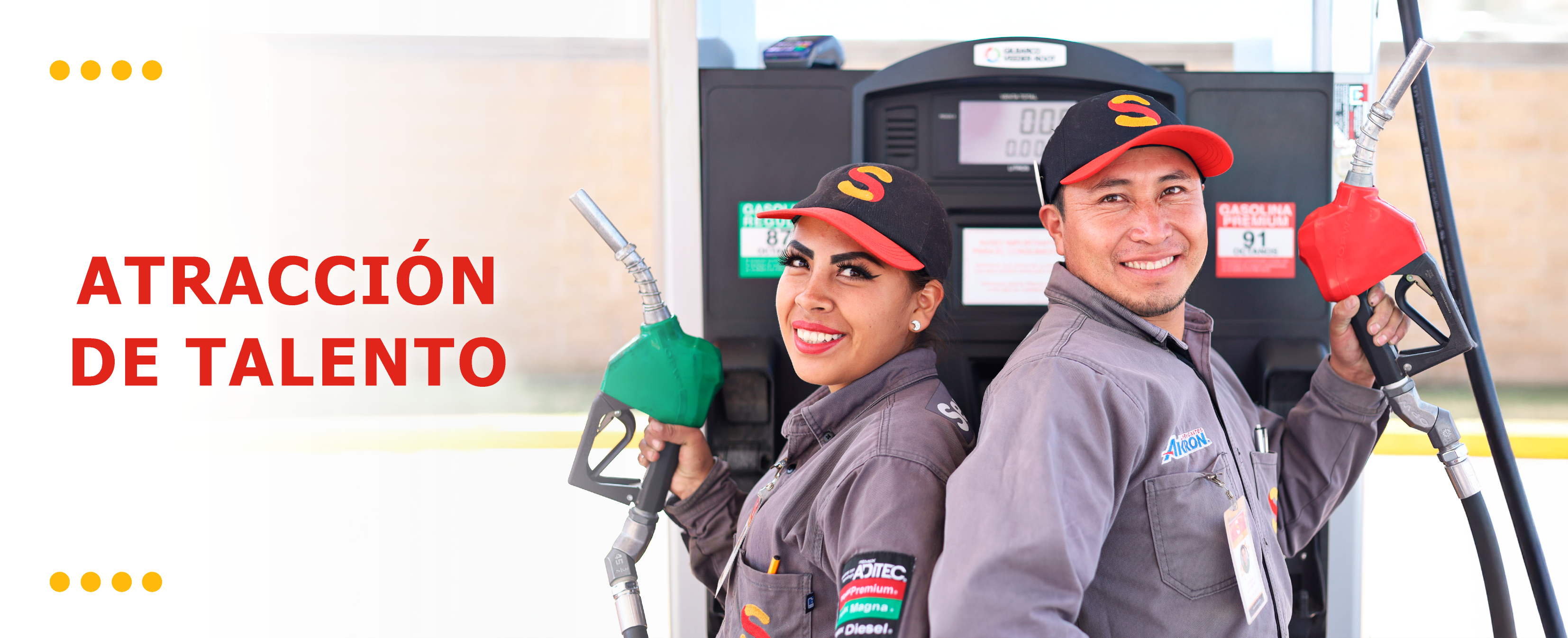 Equipo de Servifácil trabajando en una estación